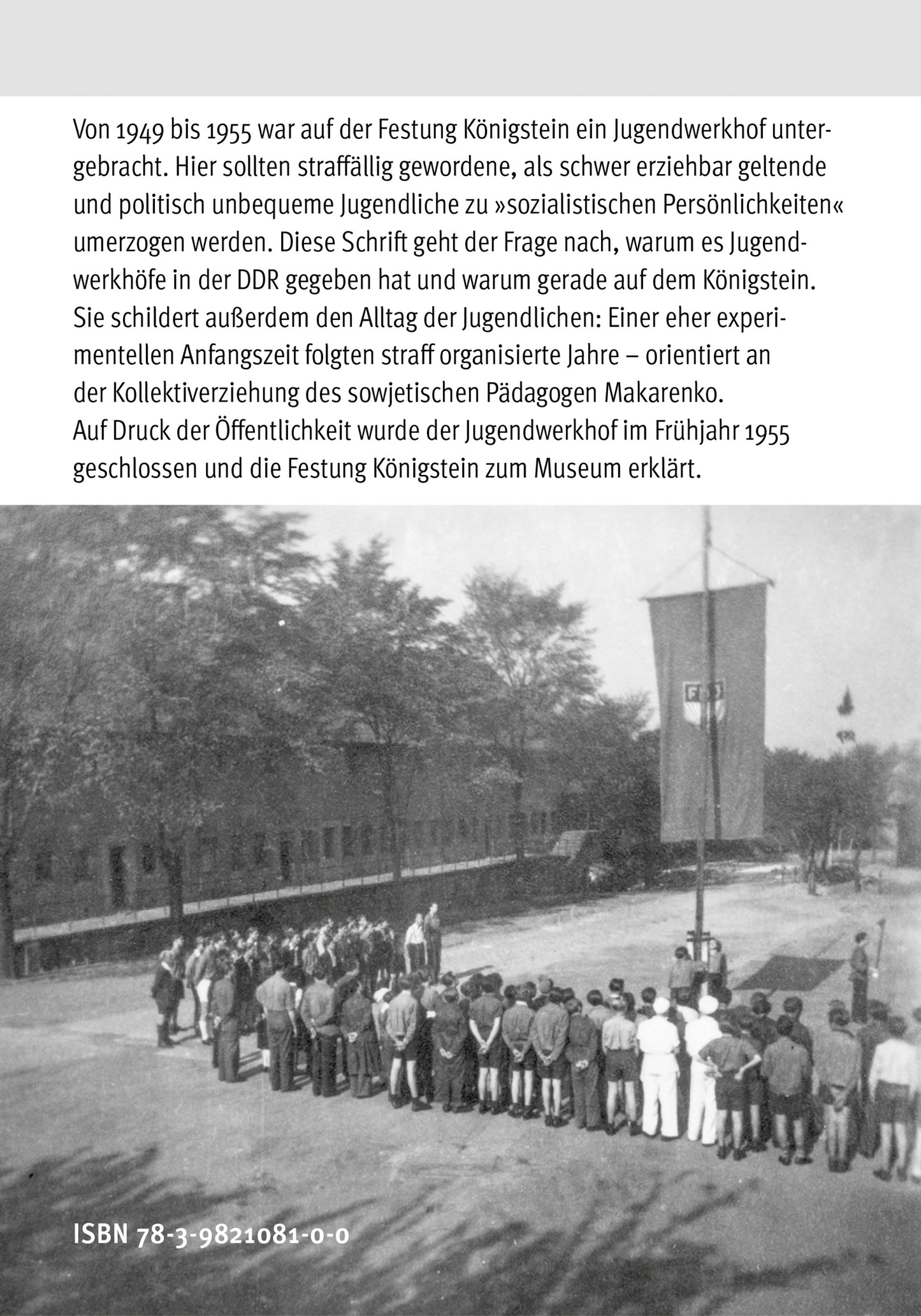 Begleitheft zur Sonderausstellung 2019: Jugendwerkhof Festung Königstein, Einband hinten mit Bild einer FDJ Parade