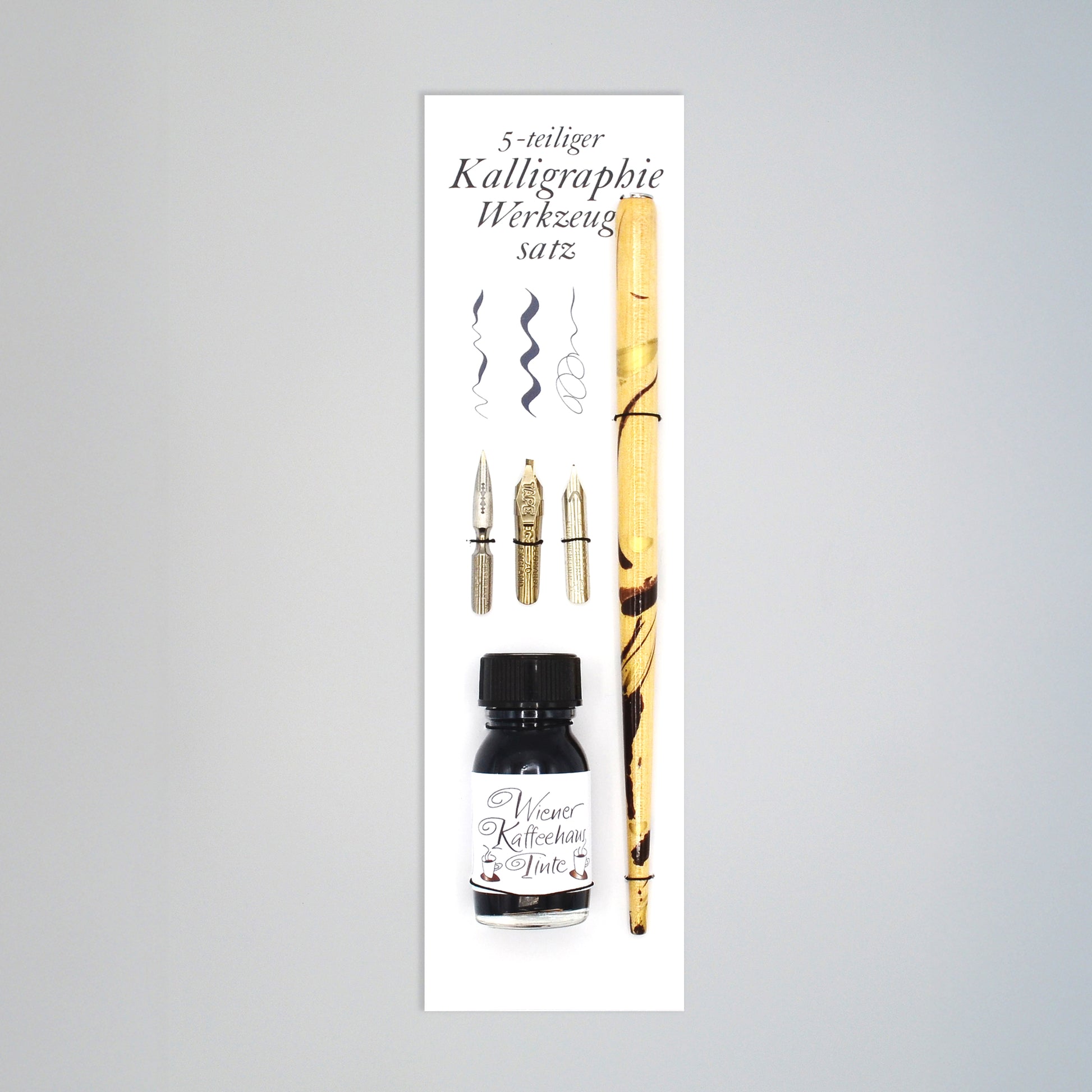 5-teiliges Kalligrafie-Set Wiener Kaffeehaus, Tintenflasche,  marmorierter Federhalter, je eine Bandzugfeder, Spitzfeder, Pfannenfeder, auf Karte mit innseitiger Anleitung