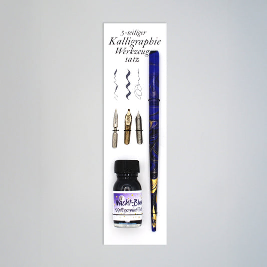 5-teiliges Kalligrafie-Set Nacht-Blau, Tintenflasche,  marmorierter Federhalter, je eine Bandzugfeder, Spitzfeder, Pfannenfeder, auf Karte mit innseitiger Anleitung