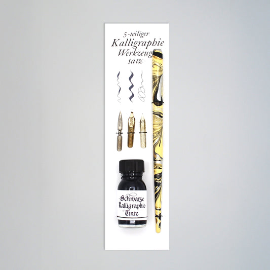 5-teiliges Kalligrafie-Set Schwarz, Tintenflasche,  marmorierter Federhalter, je eine Bandzugfeder, Spitzfeder, Pfannenfeder, auf Karte mit innseitiger Anleitung