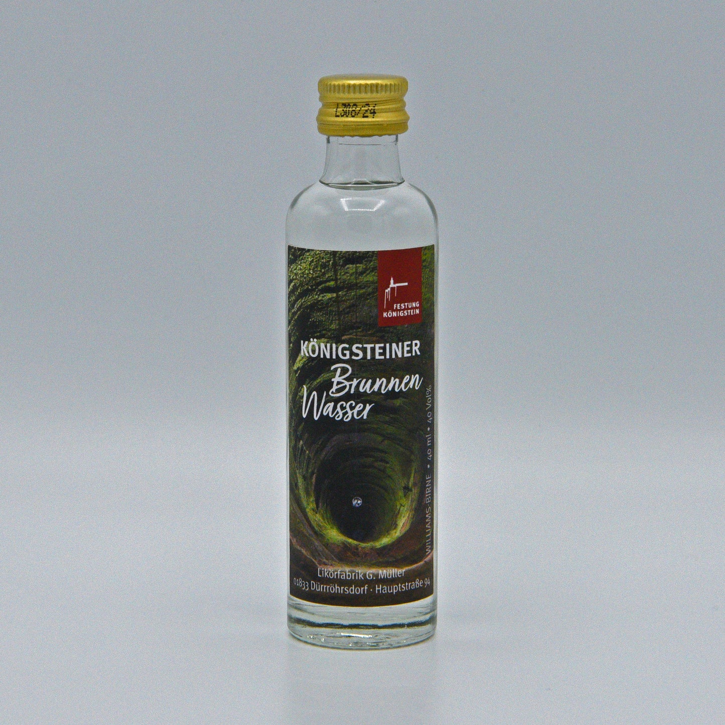 Flasche mit Bild des Brunnens, weiße Schrift: Königsteiner Brunnenwasser, daneben Logo, 40 ml Williams Birne