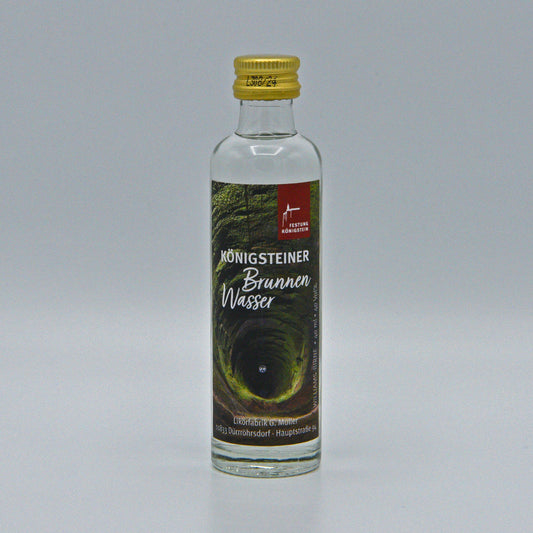 Flasche mit Bild des Brunnens, weiße Schrift: Königsteiner Brunnenwasser, daneben Logo, 40 ml Williams Birne