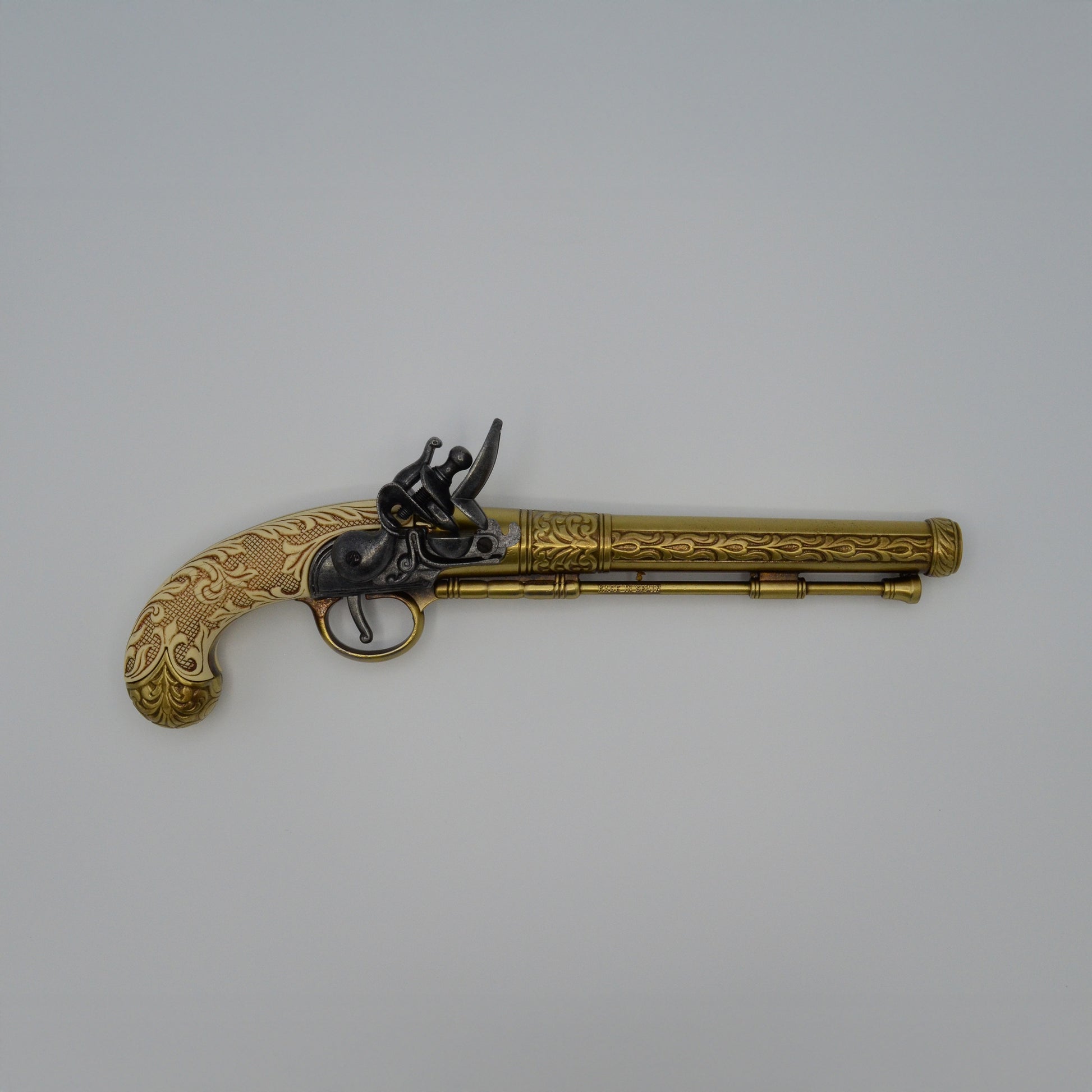 Dekowaffe, Rundlauf und Mechanik reich verziert, elfenbeinfarbener Griff, gold- und messingfarben, Steinschloss funktionsfähig