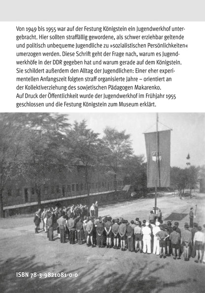 Begleitheft zur Sonderausstellung 2019: Jugendwerkhof Festung Königstein, Einband hinten mit Bild einer FDJ Parade
